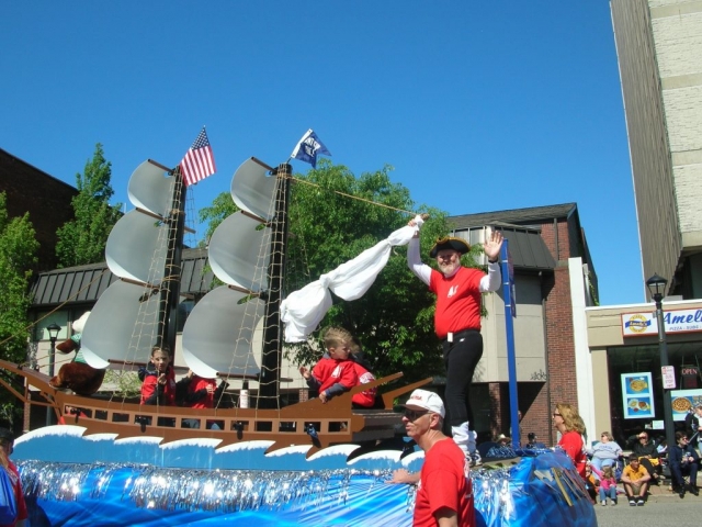 2013 Warren Float – Perry 200 Parade